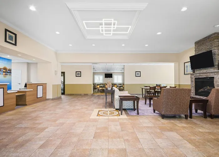 La Quinta By Wyndham Stonington-Mystic Area