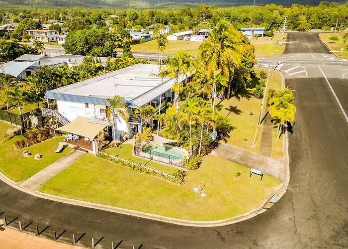 Cardwell Beachfront Motel