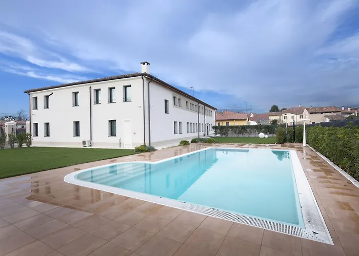 Villa Solaris Hotel & Residence