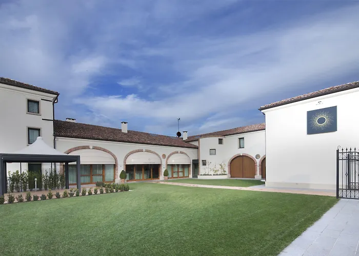 Villa Solaris Hotel & Residence
