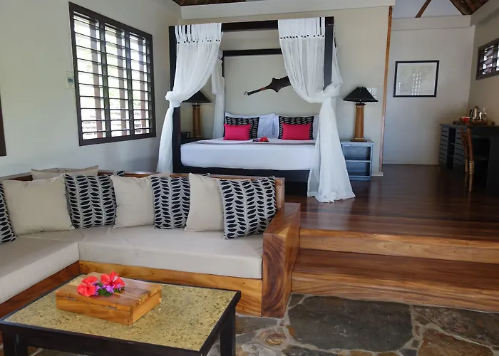 Paradise Cove Resort Naukacuvu Island