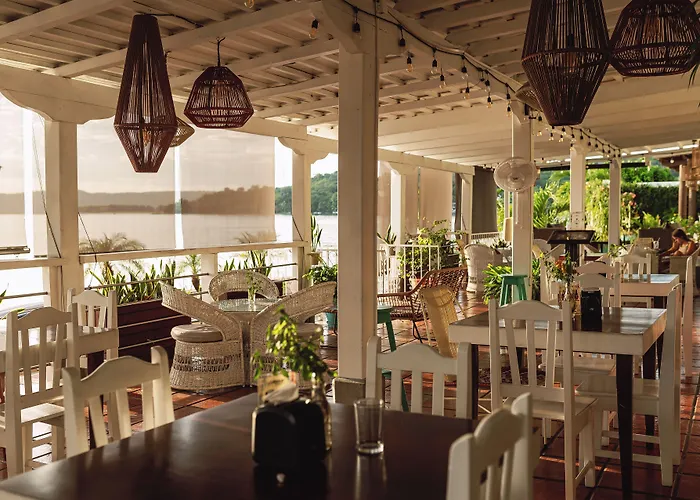 Hotel Santana Flores