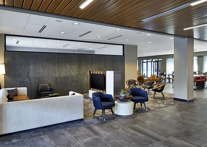 Courtyard By Marriott Minneapolis West