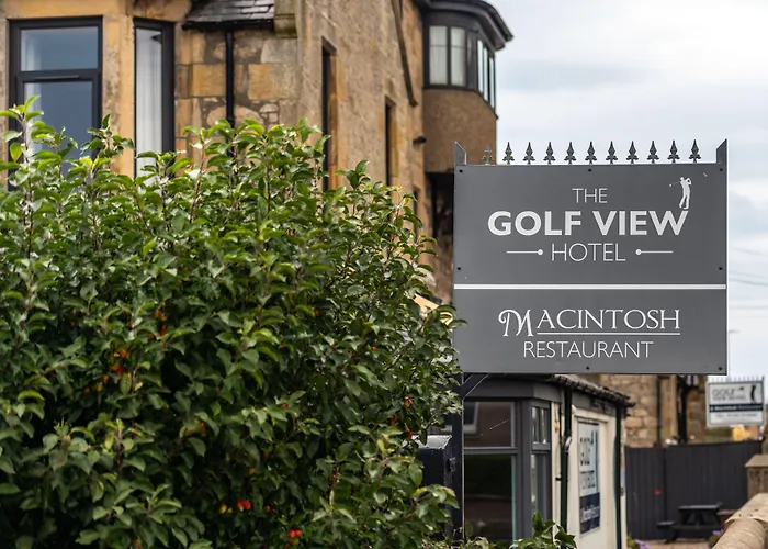 Golf View & Macintosh Restaurant