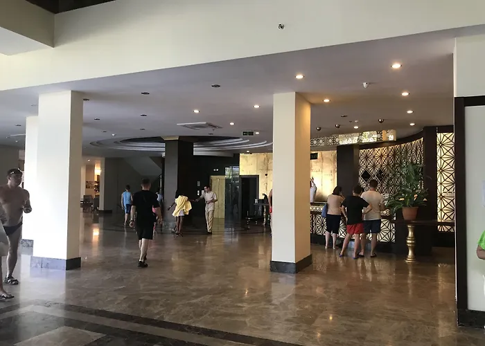 Throne Beach Resort & Spa Cenger 