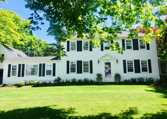Sesuit Harbor House