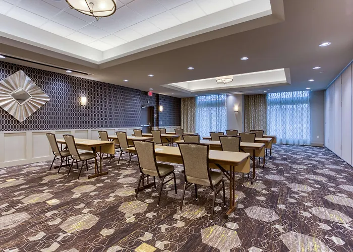 Drury Inn & Suites Cleveland Beachwood
