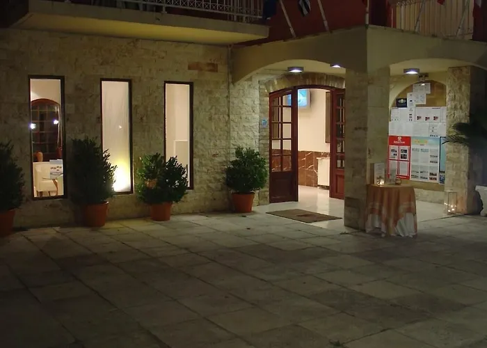Oasis Hotel Perama 