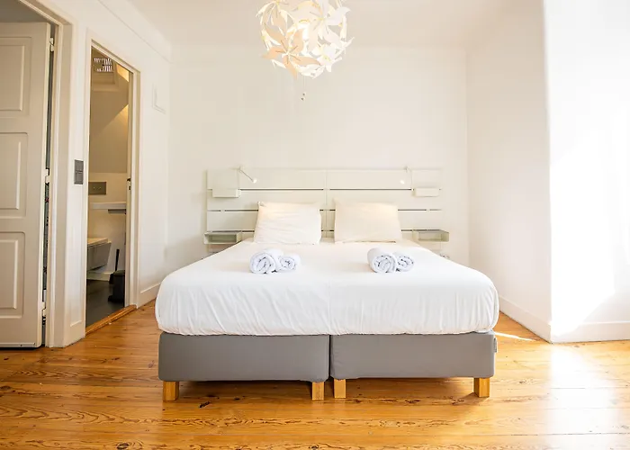 Vago Alcantara Suites