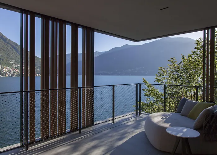 Il Sereno Lago Di Como Torno