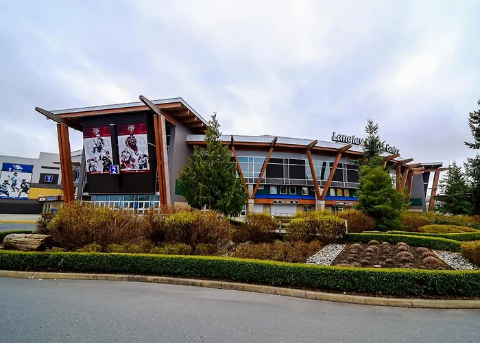 Holiday Inn Express & Suites Langley By Ihg