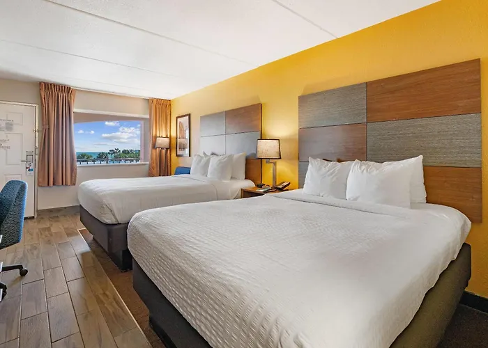Clarion Pointe - Beachfront