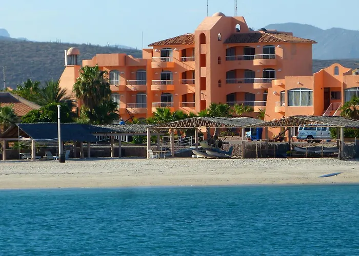 Club Cantamar Beach Hotel & Marina