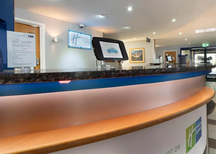 Holiday Inn Express Poole By Ihg