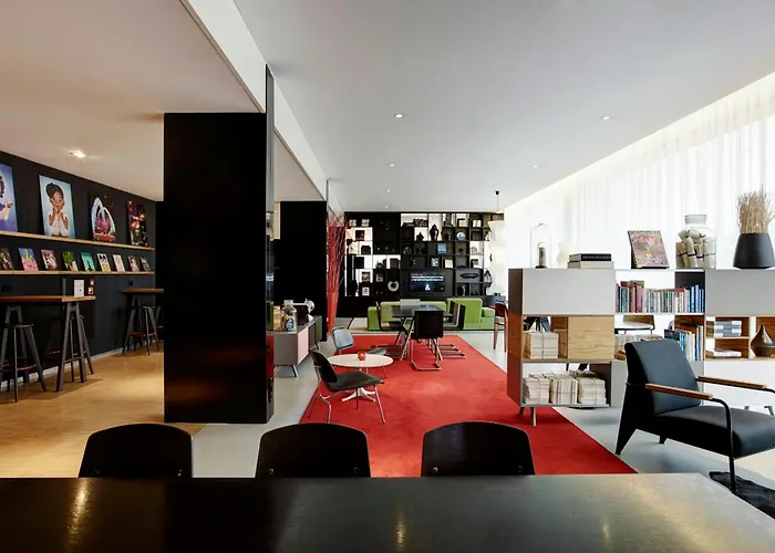 citizenM Schiphol Airport