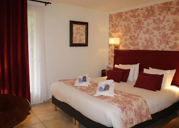 Logis Hotel La Bastide De Grignan & Restaurant La Chenaie