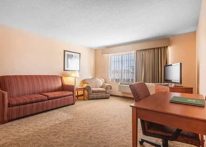 Quality Inn & Suites Owasso Us-169