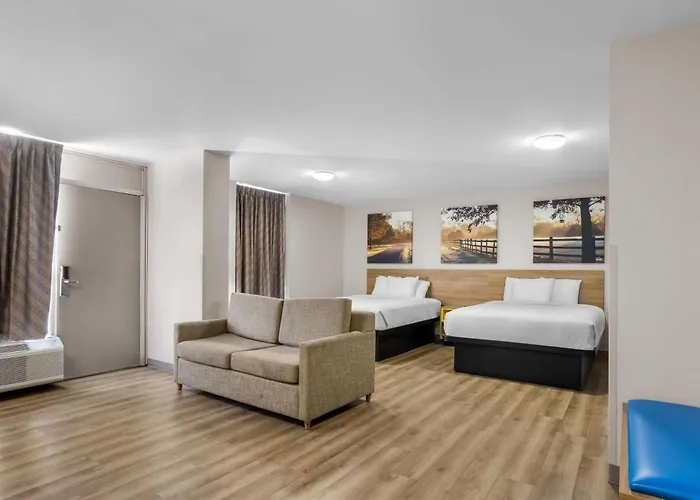 Days Inn By Wyndham Adel I-75