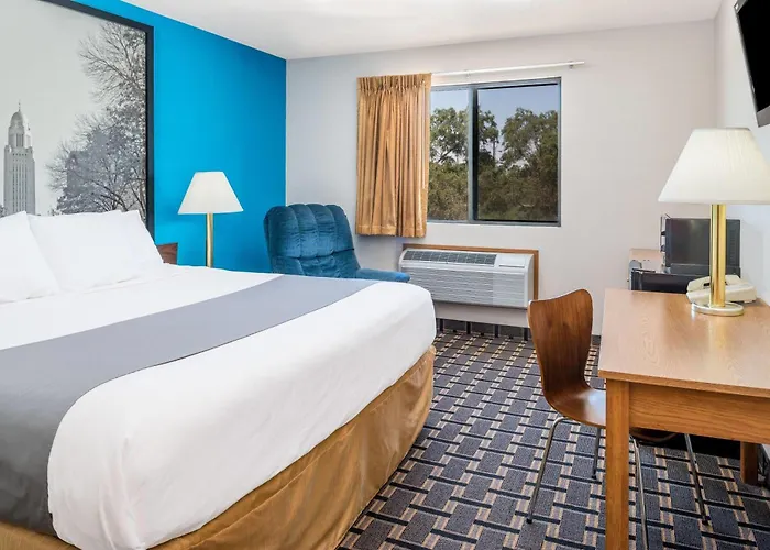 Super 8 By Wyndham Lincoln West