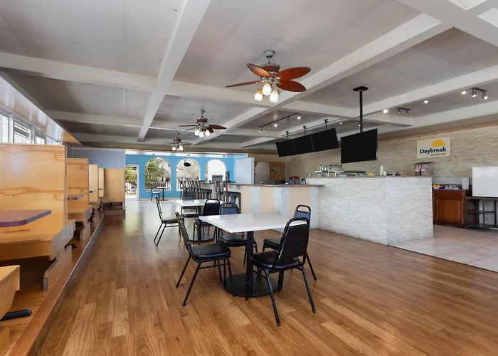 Days Inn By Wyndham Fort Myers Springs Resort