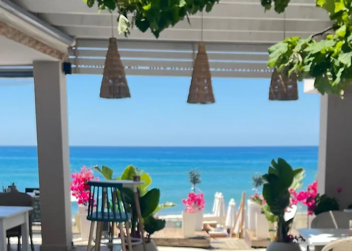 Romantic Palace Beach Apartments Agios Gordios 