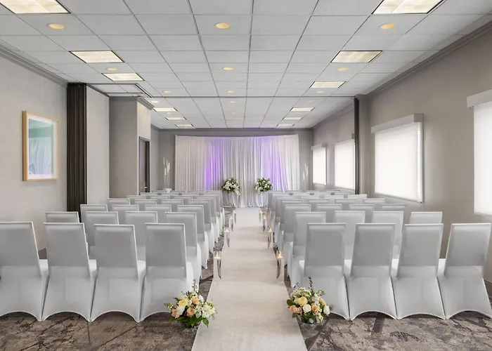 Holiday Inn & Suites Overland Park-West By Ihg