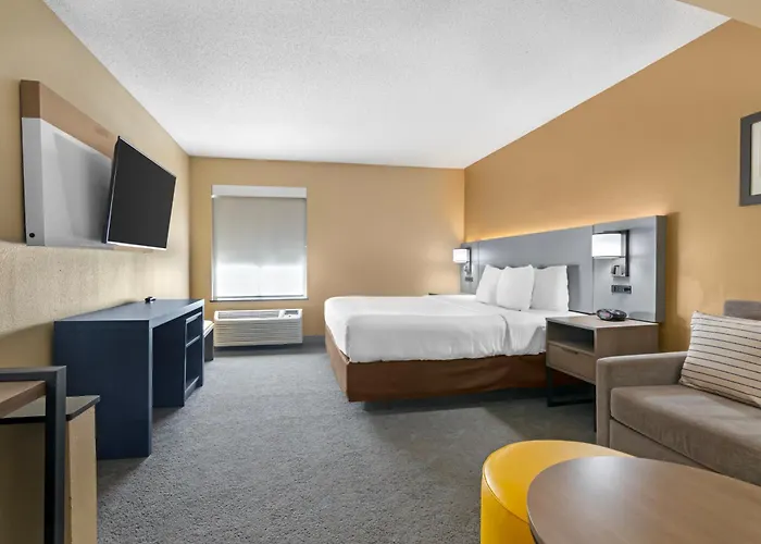 Comfort Inn & Suites Kansas City - Northeast