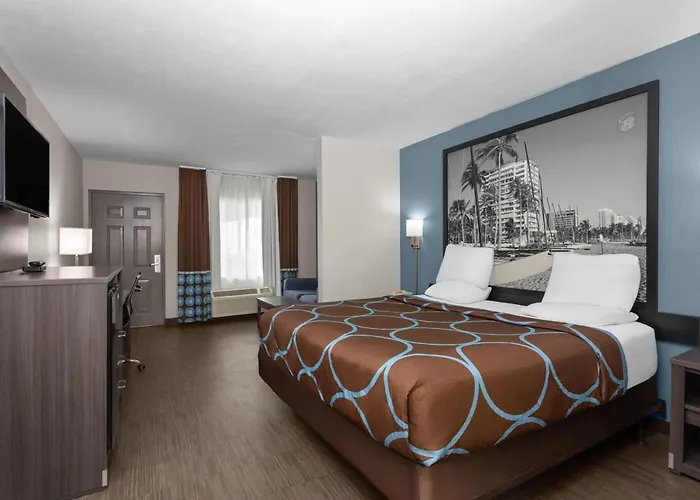 Super 8 Motel By Wyndham Near Fort Lauderdale Arpt