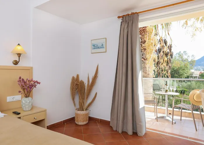 Three Stars Beach Hotel Moraḯtika