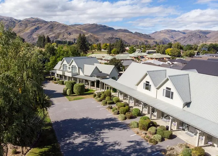 Colonial Manor Motel