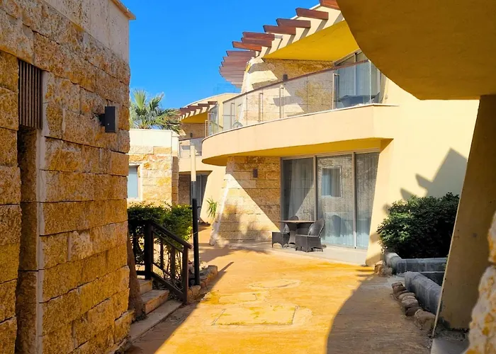 O Beach Hotel & Resort Sweimeh