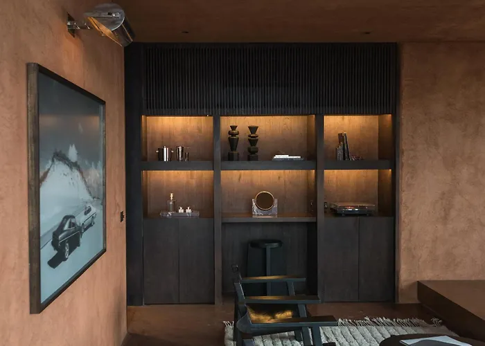 Further Hotel
