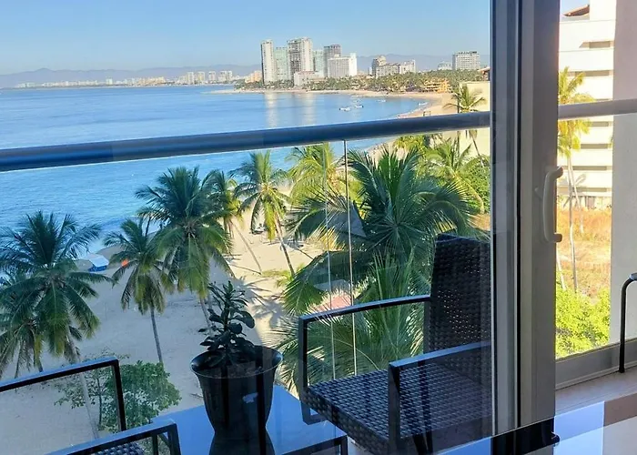 Beachfront Harbor 171 Condo Ocean View Pool, Gym WiFi Puerto Vallarta