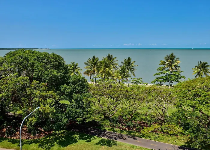Cairns Harbourside Hotel