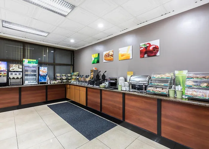 Quality Inn & Suites Los Angeles Airport - Stadium District Inglewood