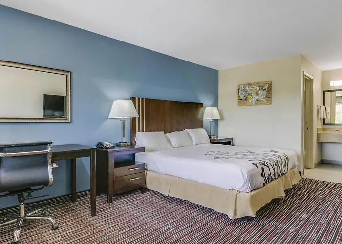 Econo Lodge Inn & Suites Enid South