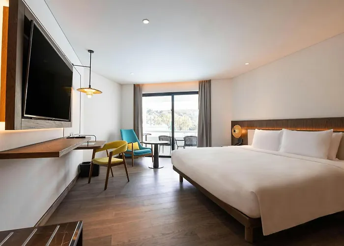 Le Meridien Phuket Beach Resort Karon