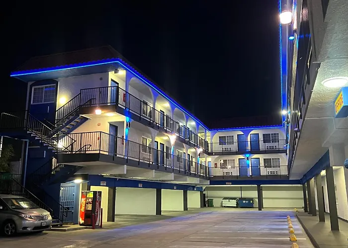 Cloud 9 Inn Lax