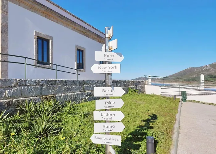 Hotel Faro Lariño