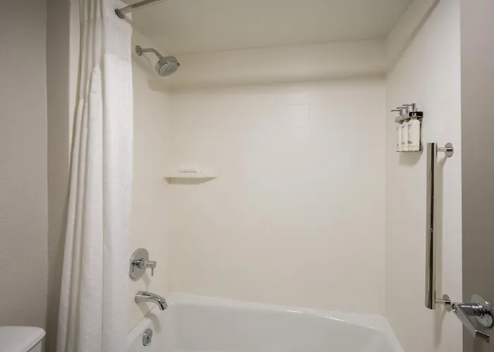 Holiday Inn Express Hotel & Suites Kendall East-Miami By Ihg