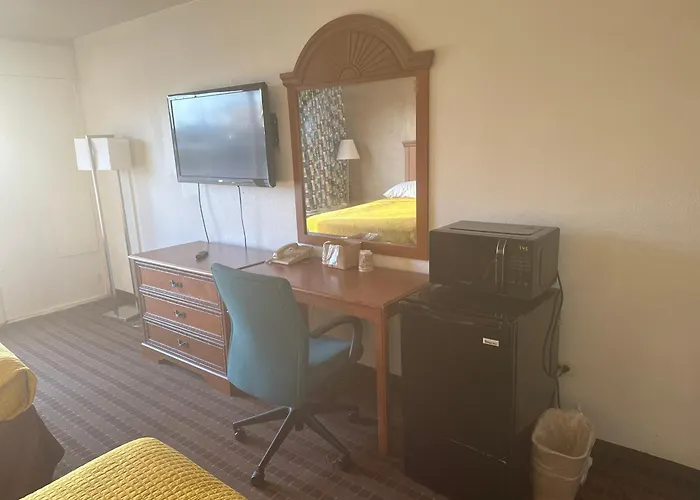 Express Inn & Suites