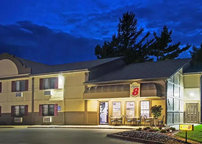 Super 8 By Wyndham Pella