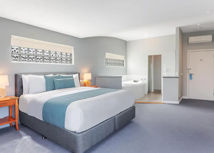 Waves Luxury Suites & Port Central Apartments Port Campbell