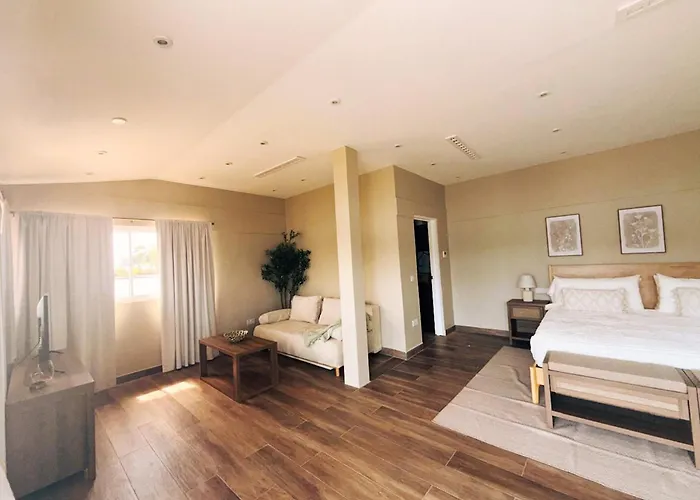 Secret Harbour Boutique Hotel And Marina