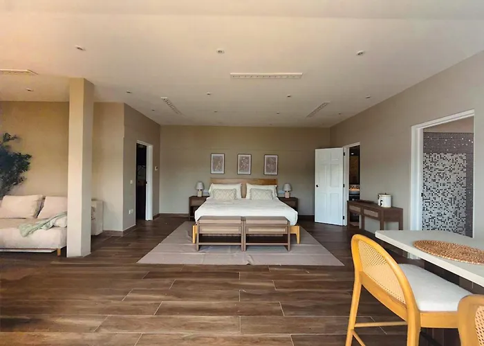 Secret Harbour Boutique Hotel And Marina