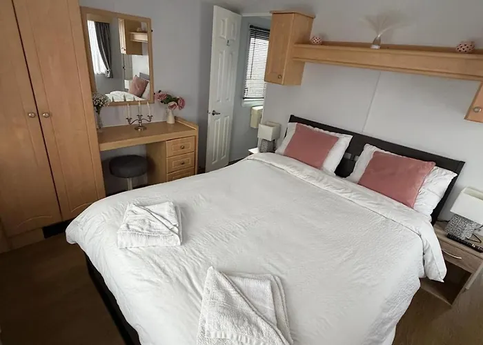 Vacation Escape - Valley Farm -Clacton-On-Sea - Holiday Park