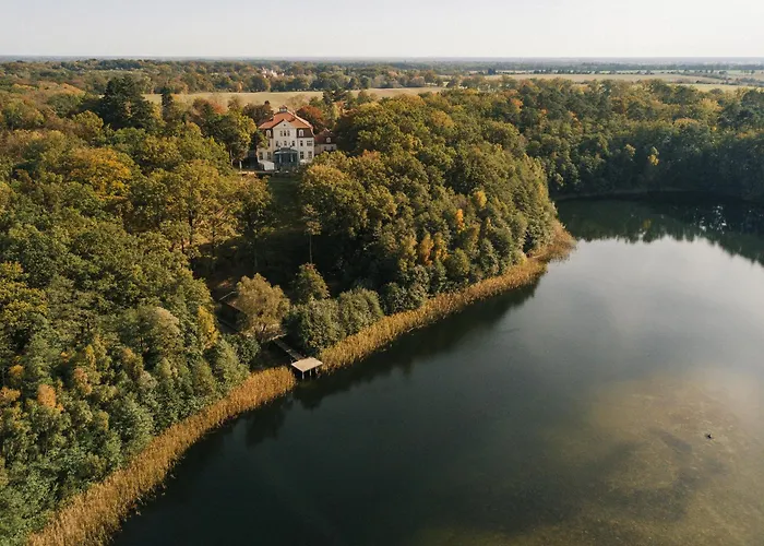 Schloss und Gut Liebenberg