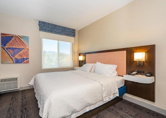 Hampton Inn & Suites - West