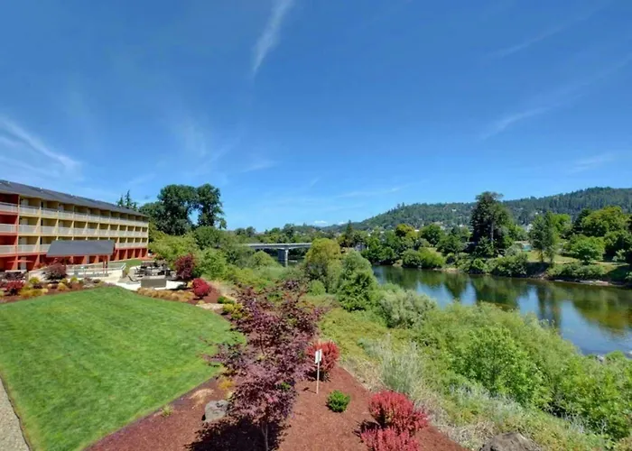 Lodge At Roseburg