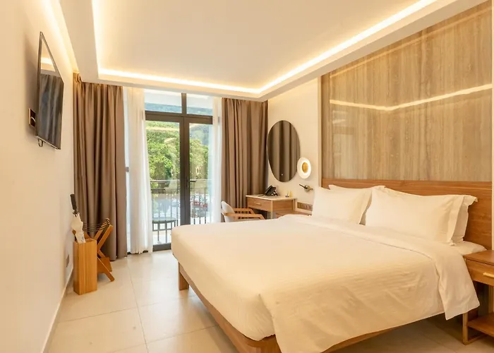 Coral Strand Smart Choice Beau Vallon 